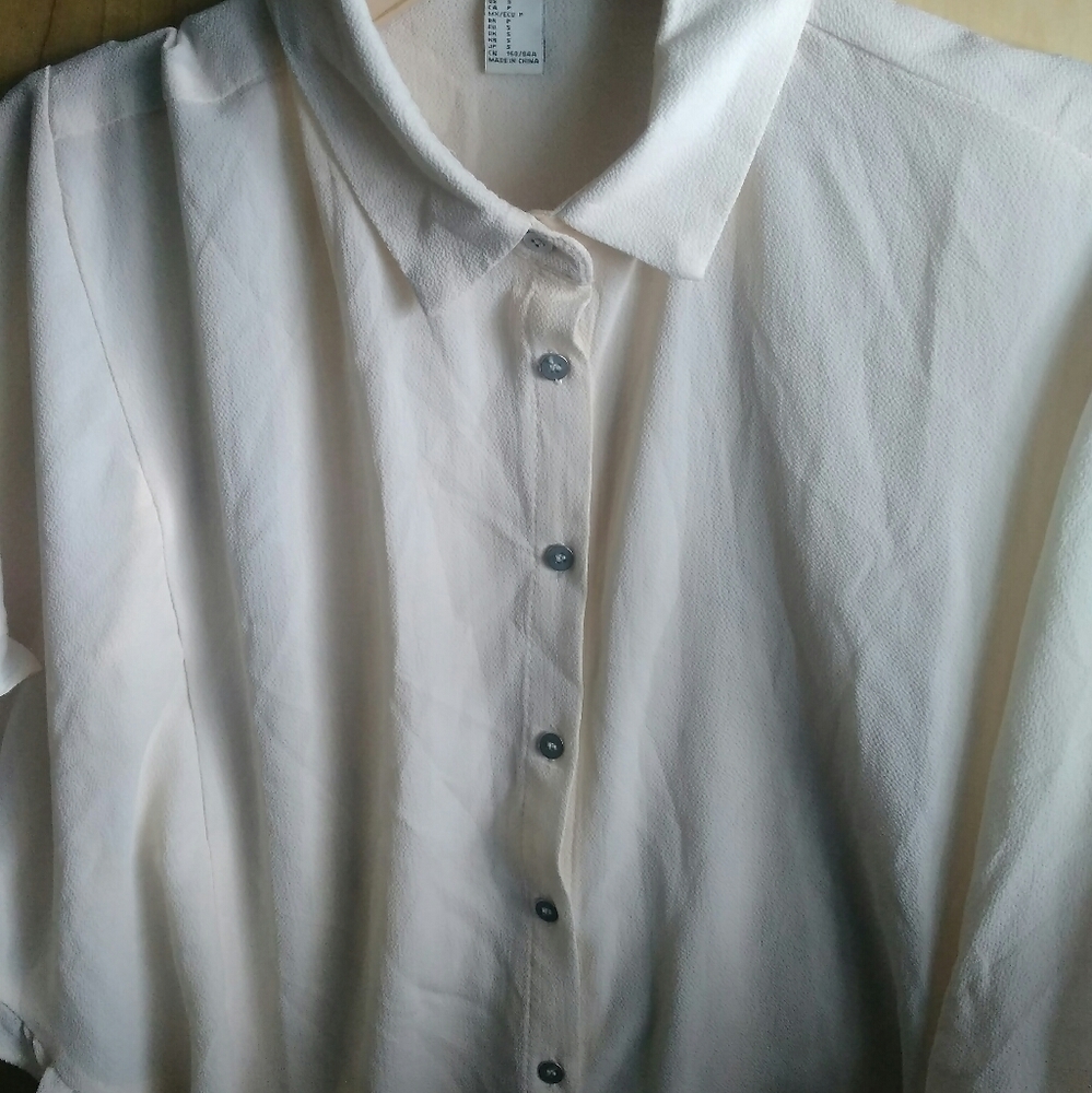 Creamy button-down blouse short sleeve